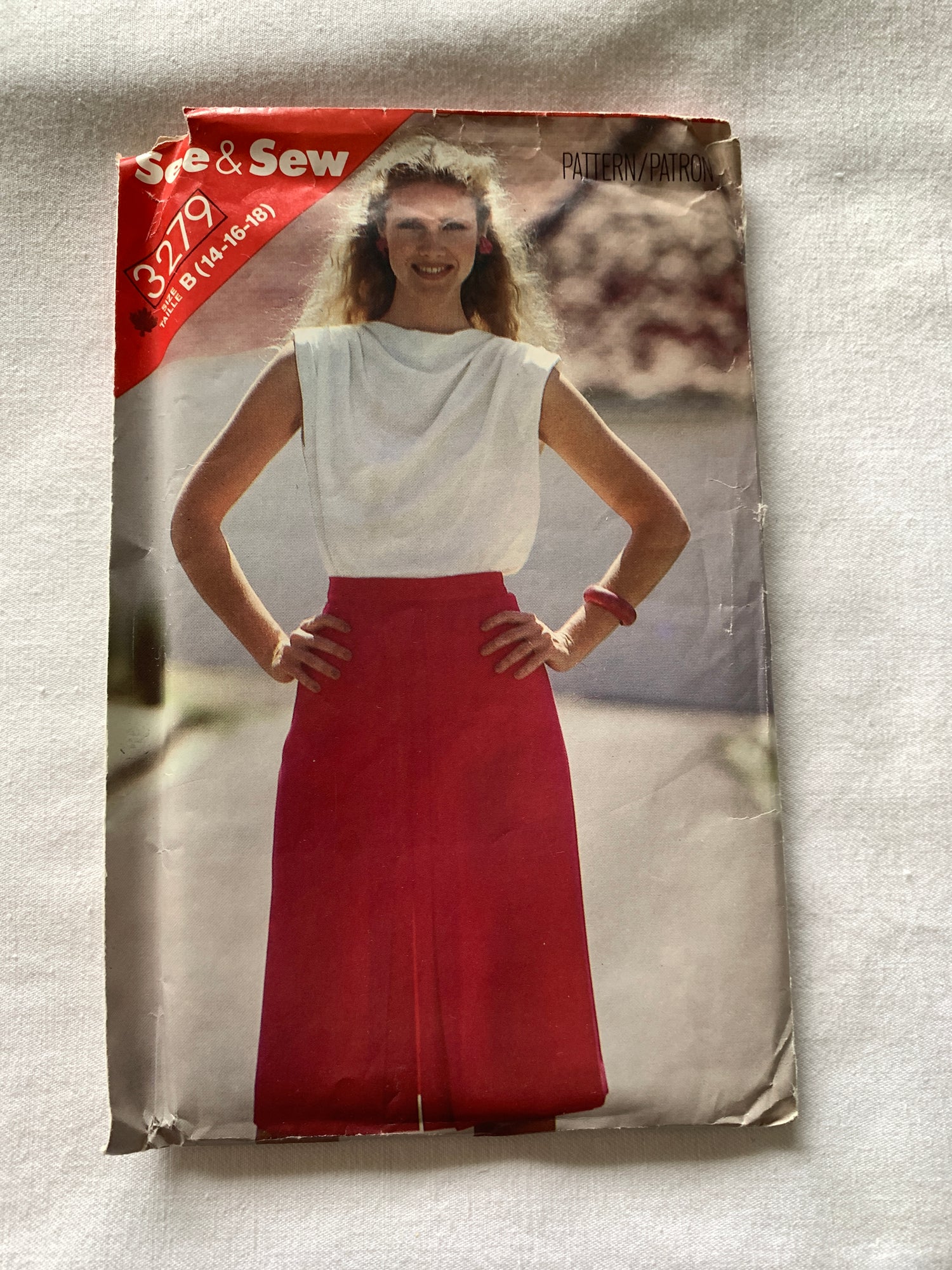 Butterick Sewing Pattern See & Sew 3279 Misses' Straight Skirt, Zipper Back, Size 14-18, Uncut, Vintage 1988