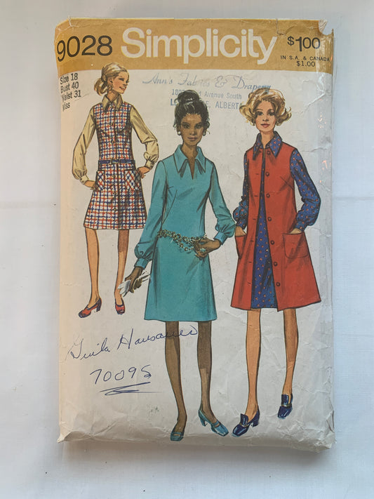 Simplicity Sewing Pattern 9028 Misses' Jumper, Dress, Jumper, Zipper Back, Collar, Size 18, Cut, Vintage 1970