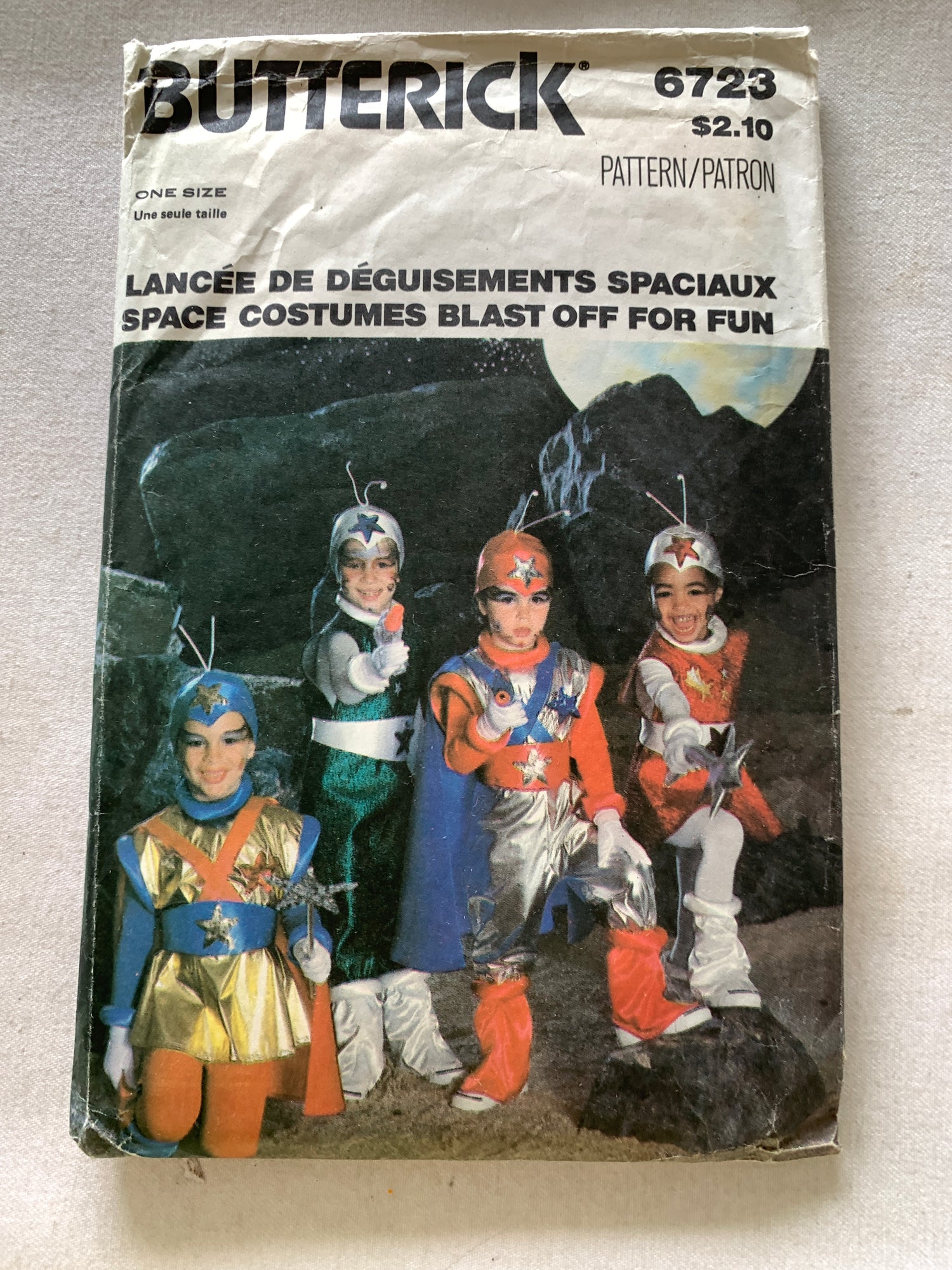 Butterick Sewing Pattern 6723 Children's/Girls'/Boys' Space Costumes, Fitted, Long Sleeves, Jumpsuit, Hat, Size 2-6x, Cut, Vintage 1988