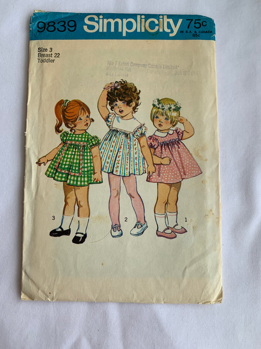 Simplicity Sewing Pattern 9839 Toddlers' Dress, Zipper Back, Short Sleeves, Peter Pan Collar, Size 3, Cut, Vintage 1971