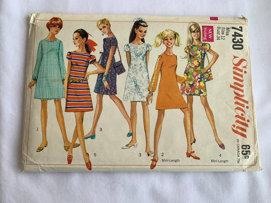 Simplicity Sewing Pattern 7430 Misses'/Junior/Petites' Dresses, Two Lengths, Long/Short Sleeves, Bag, Zipper Back, Size 12, Cut, Vintage 1967
