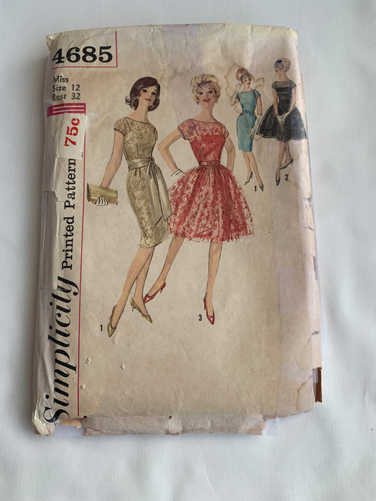 Simplicity Sewing Pattern 4685 Misses' Dresses, Zipper Back, Short Sleeves, Sleeveless, Kimono, Size 12 Cut, Vintage 1960