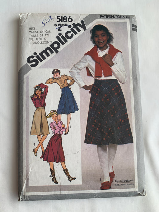 Simplicity Sewing Pattern 5186 Junior/Teens Skirts, Zipper Back, Flared Skirt, Pockets, Size 11-12, Cut, Vintage 1981