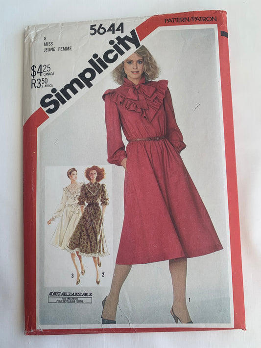Simplicity Sewing Pattern 5644 Misses'/Petite Dresses, Pullover, Two Lengths, Long/Short Sleeves, Ruffles, Size 8, Uncut, Vintage 1982