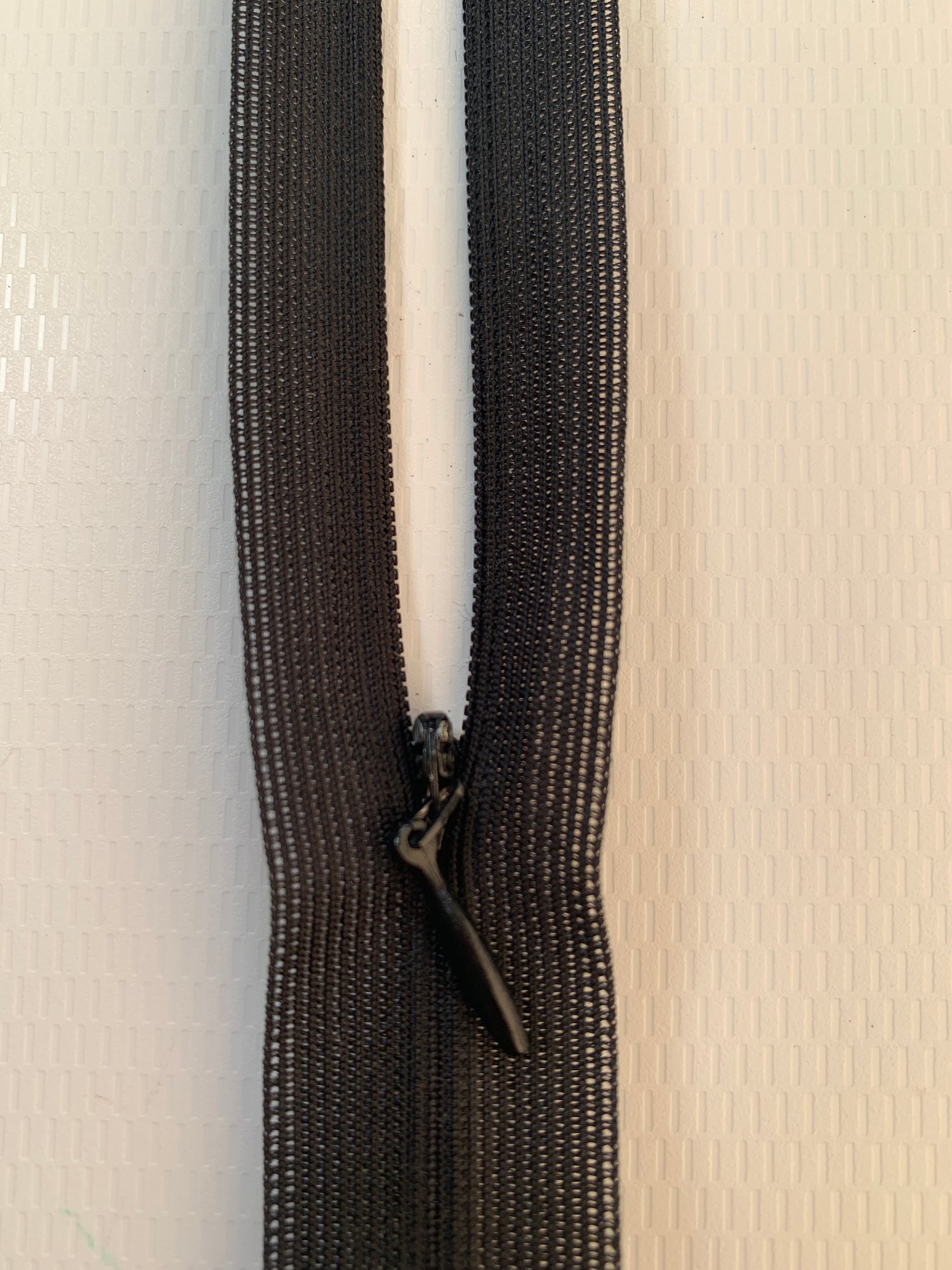 22 Inch Invisible Non-Separating, Black ,Plastic Zipper