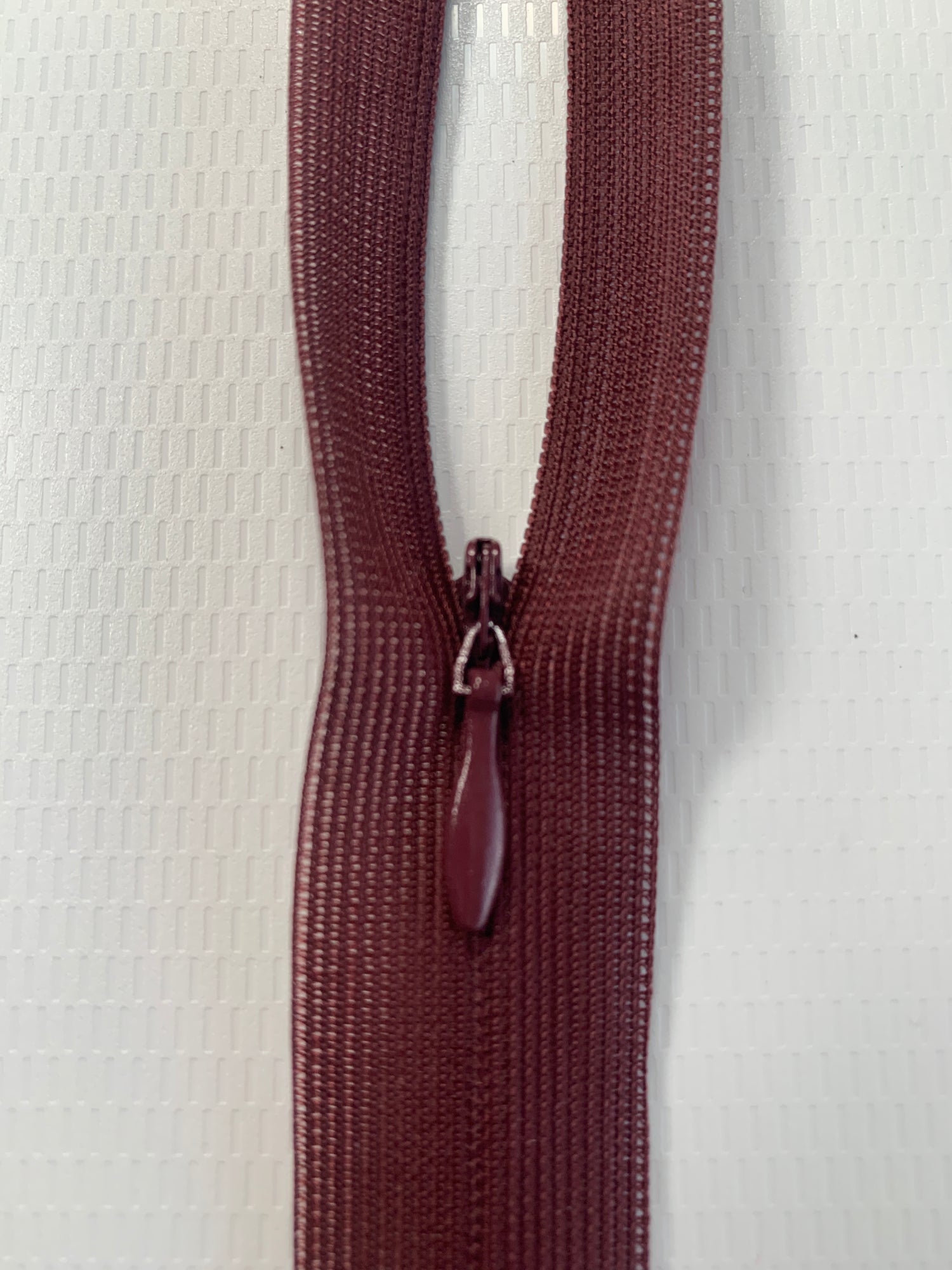 22 Inch Invisible Non-Separating, Burgandy, Plastic Zipper