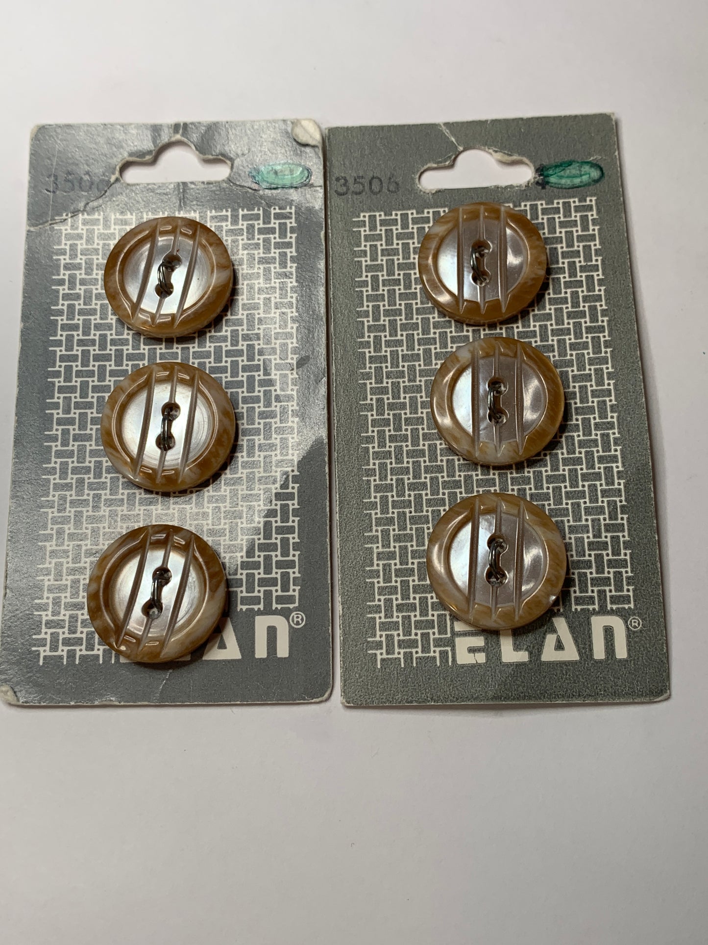 Vintage 6 Round Plastic Buttons, Two Holes, Brown, 1.8 cm, New/Old Stock