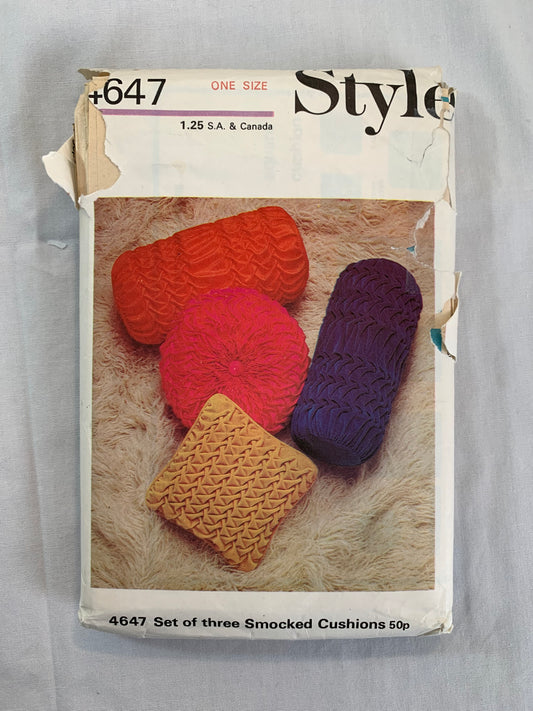 Style Sewing Pattern 4647 Smocked Pillows, Cushions, Round, Square, Zipper Closure, Cut, Vintage 1974