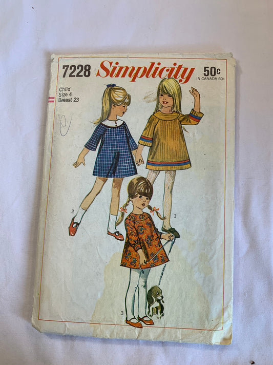Simplicity Sewing Pattern 7228 Girls' Dress, Zipper Back, Elbow Raglan Sleeves, 3 Variations, Size 4, Cut, Vintage 1967