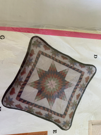 Vintage The Creative Circle #0415 Pinwheel Taperstry Pillow Top, Collectibles, Crafts, Christmas Gift, Craft Kit, Hobby, Counted Point