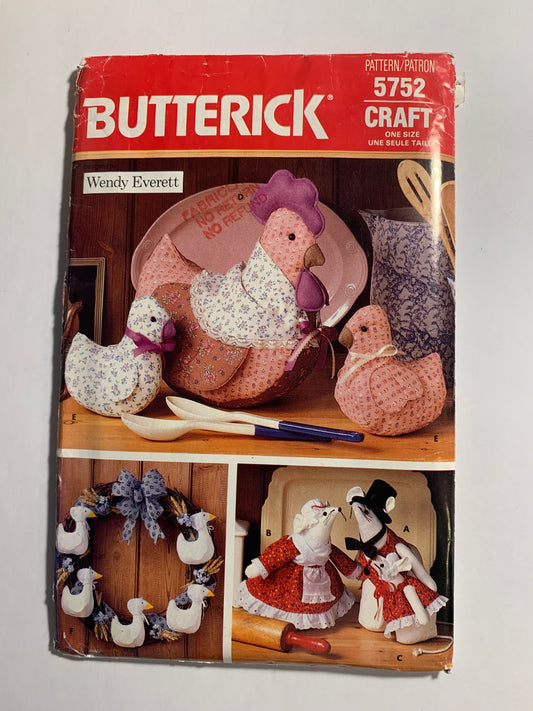 Butterick Sewing Pattern 5752 Crafts, Country Decorations, Wreath, Bean Bag Animals, Chicken, Mice, Ducks, Uncut, Vintage 1987