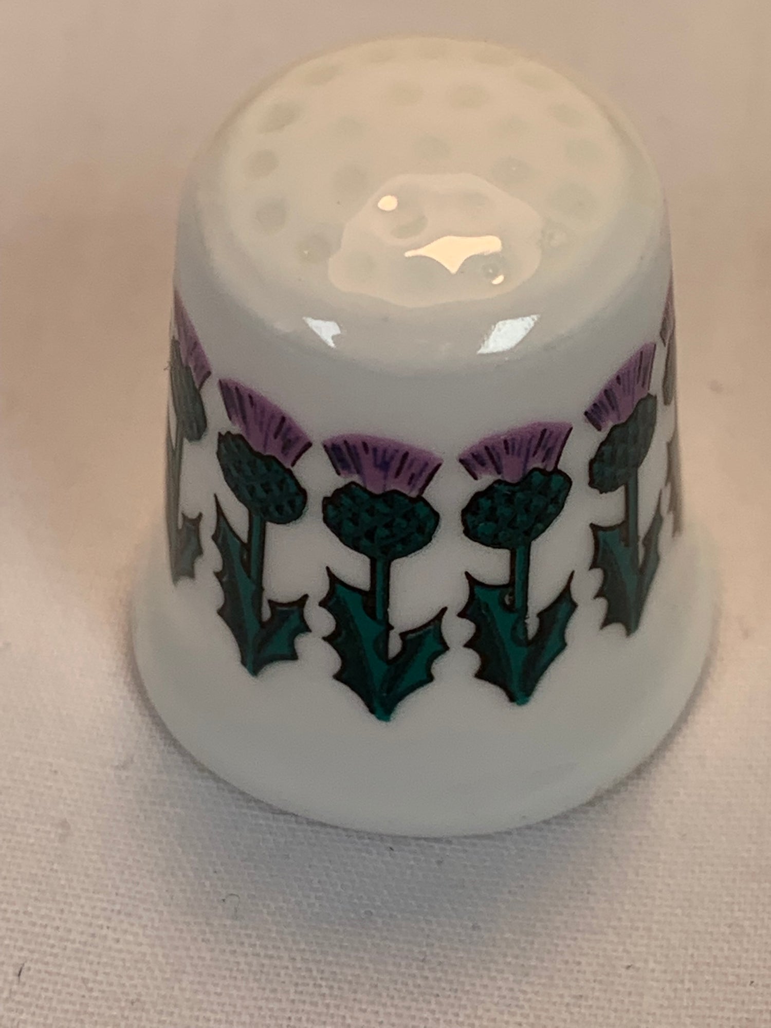 Thimble Souvenir, Gift, Aberdeen, Thistle Purple flower, Porcelain, Sewing, Gold Trim
