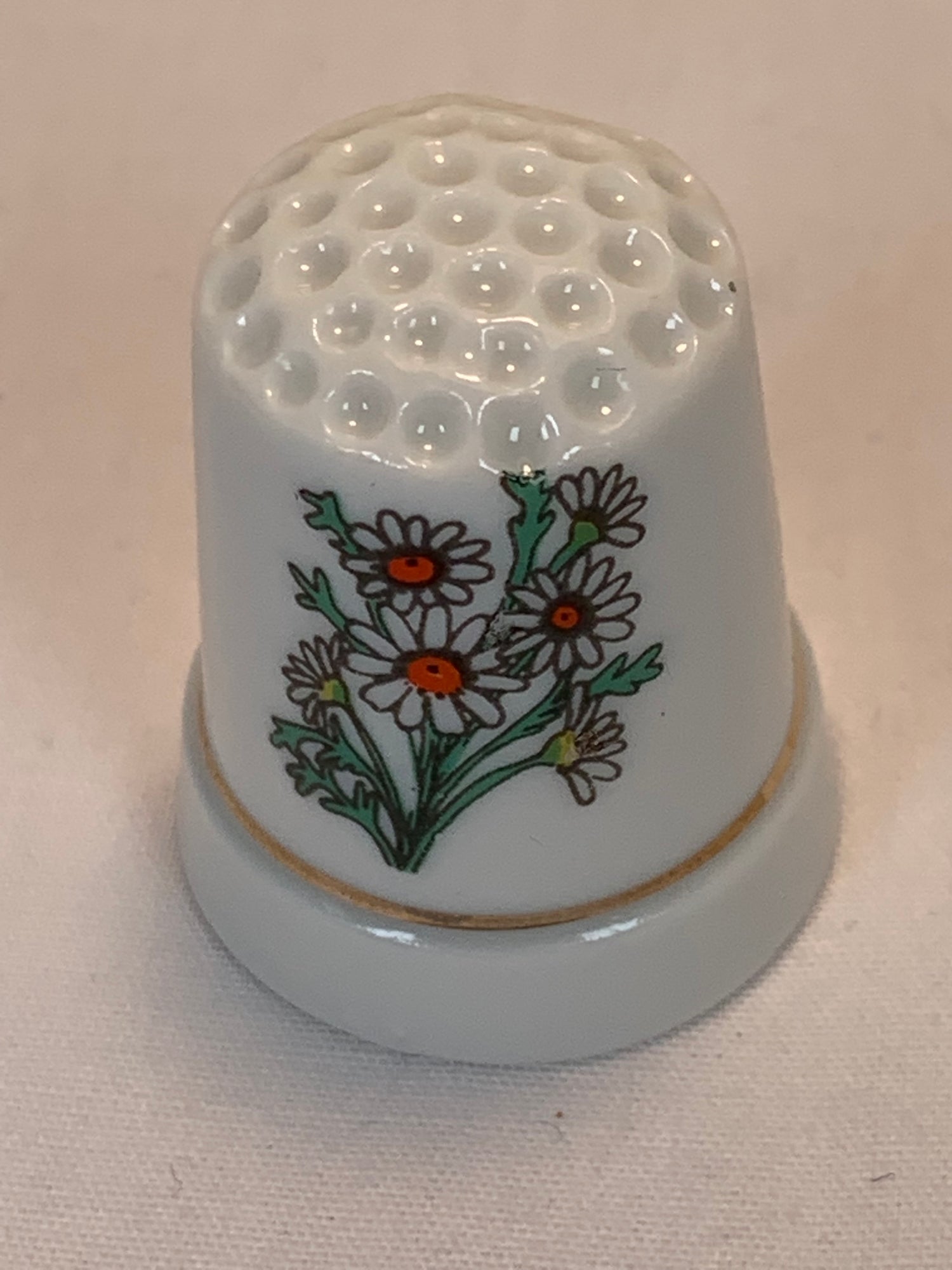 Thimble Souvenir, Gift, White Daisies, Flowers, Porcelain, Sewing, Gold Trim