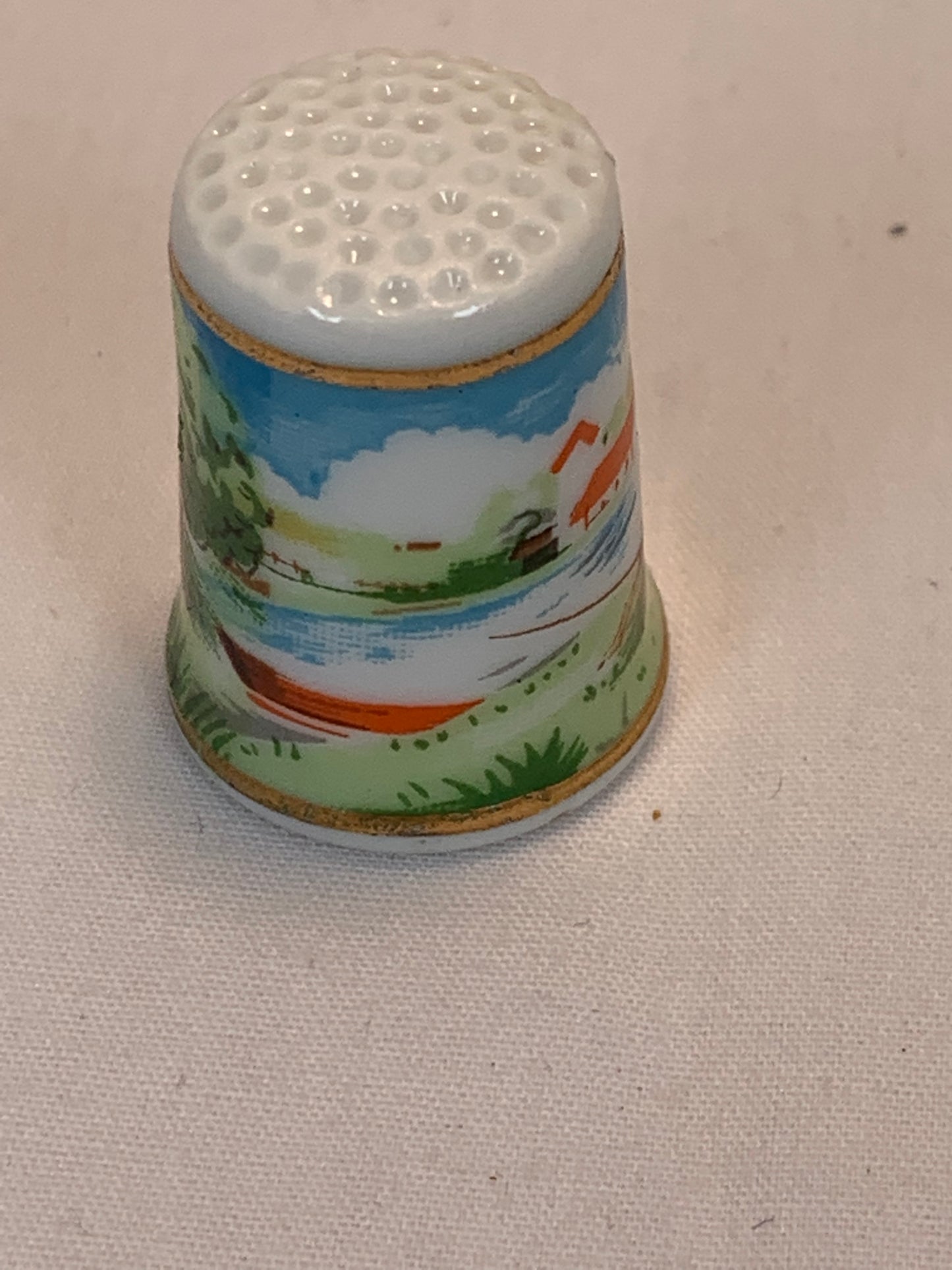 Thimble Souvenir, Gift, Country Scene, Farm House, Porcelain, Sewing, Gold Trim