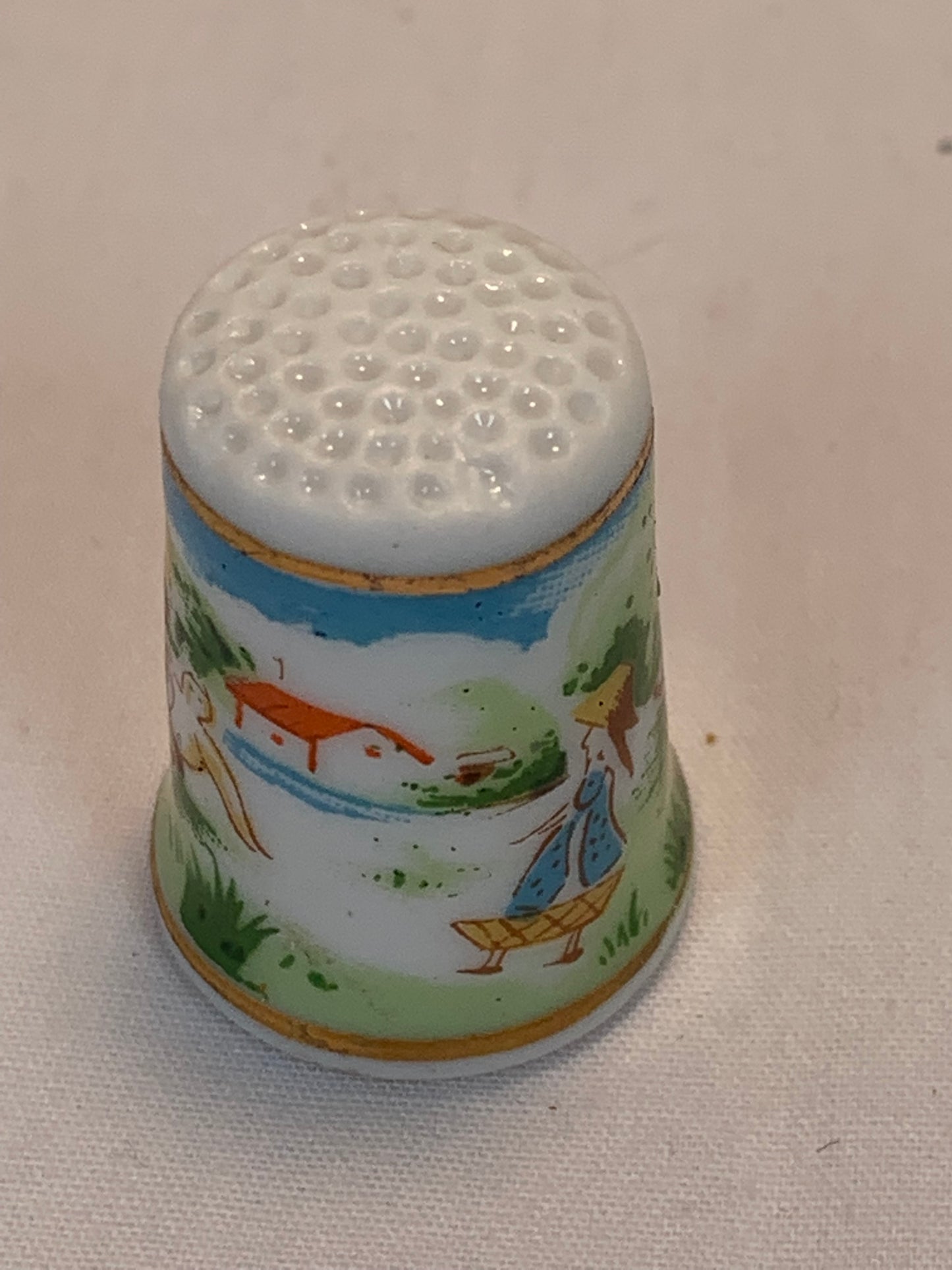 Thimble Souvenir, Gift, Country Scene, Farm House, Porcelain, Sewing, Gold Trim