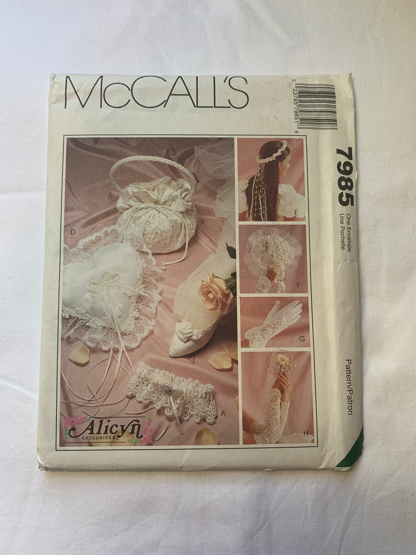McCall's Alicyn Sewing Pattern 7985 Wedding/Bridal Accessories, Ring Pillow, Gloves, Purse, Garter, Bag, Flowers, Uncut, 2003