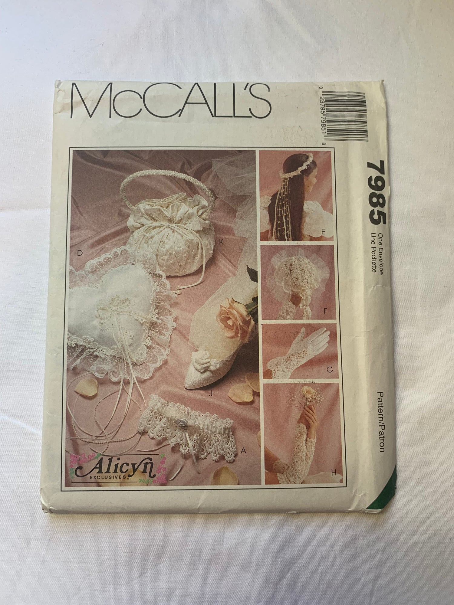 McCall's Alicyn Sewing Pattern 7985 Wedding/Bridal Accessories, Ring Pillow, Gloves, Purse, Garter, Bag, Flowers, Uncut, 2003