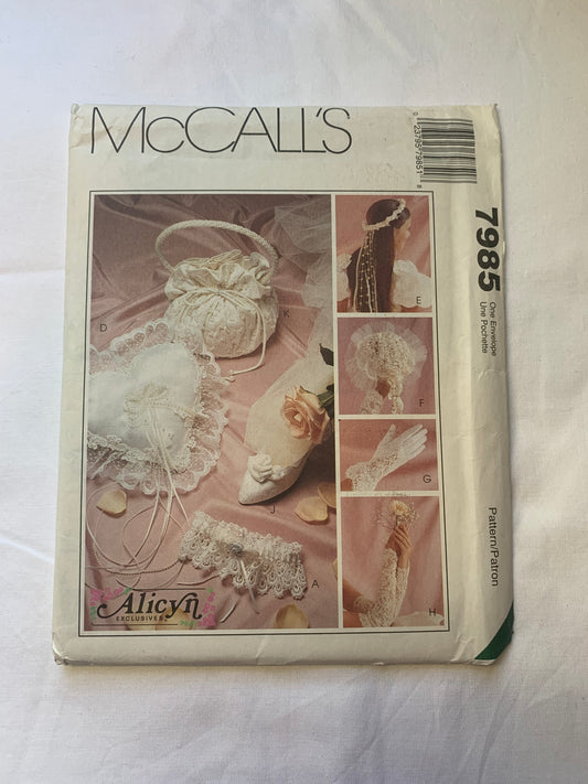 McCall's Alicyn Sewing Pattern 7985 Wedding/Bridal Accessories, Ring Pillow, Gloves, Purse, Garter, Bag, Flowers, Uncut, 2003