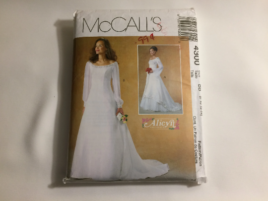 McCall's Sewing Pattern 4300 Misses/Miss Petite Lined Wedding Dresses, Bride, Raglan Sleeves, Zipper, Ruffle, Size 8-14, Uncut, 2003